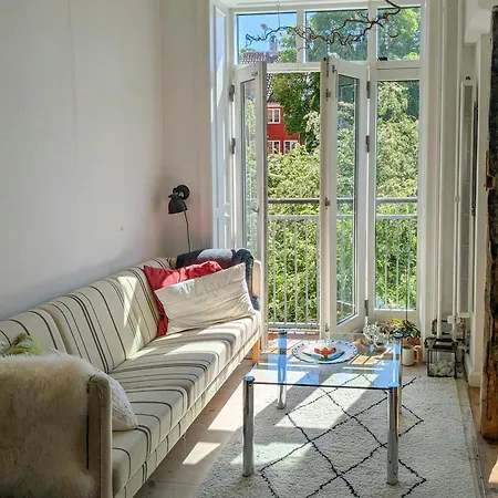 Apartment Historic Flat With Garden And French Balcony