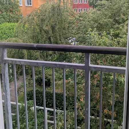 Apartment Historic Flat With Garden And French Balcony